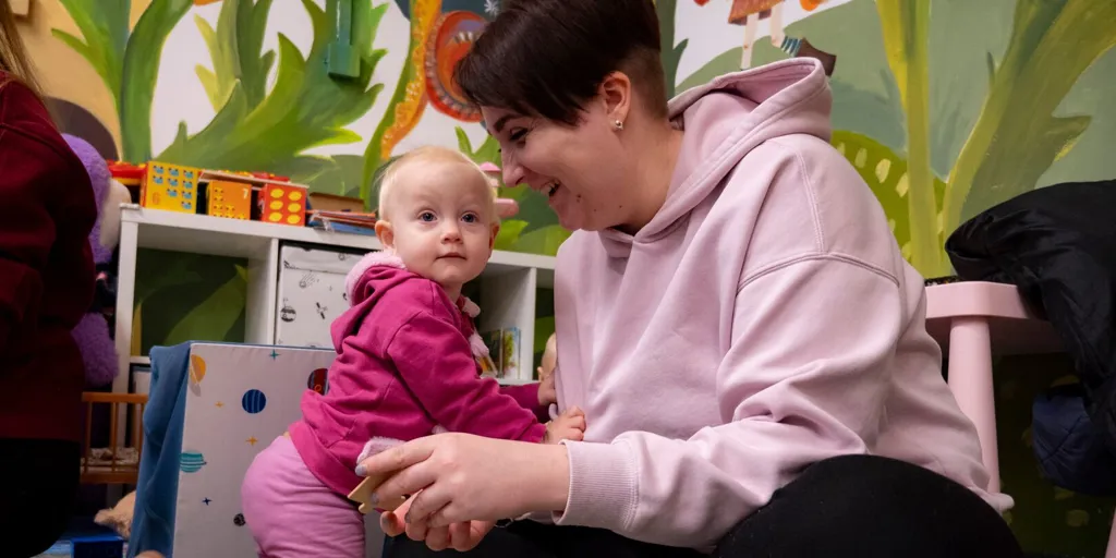 Website Hungary. Young Mothers’ Club Supports Refugee Women And Their Children.