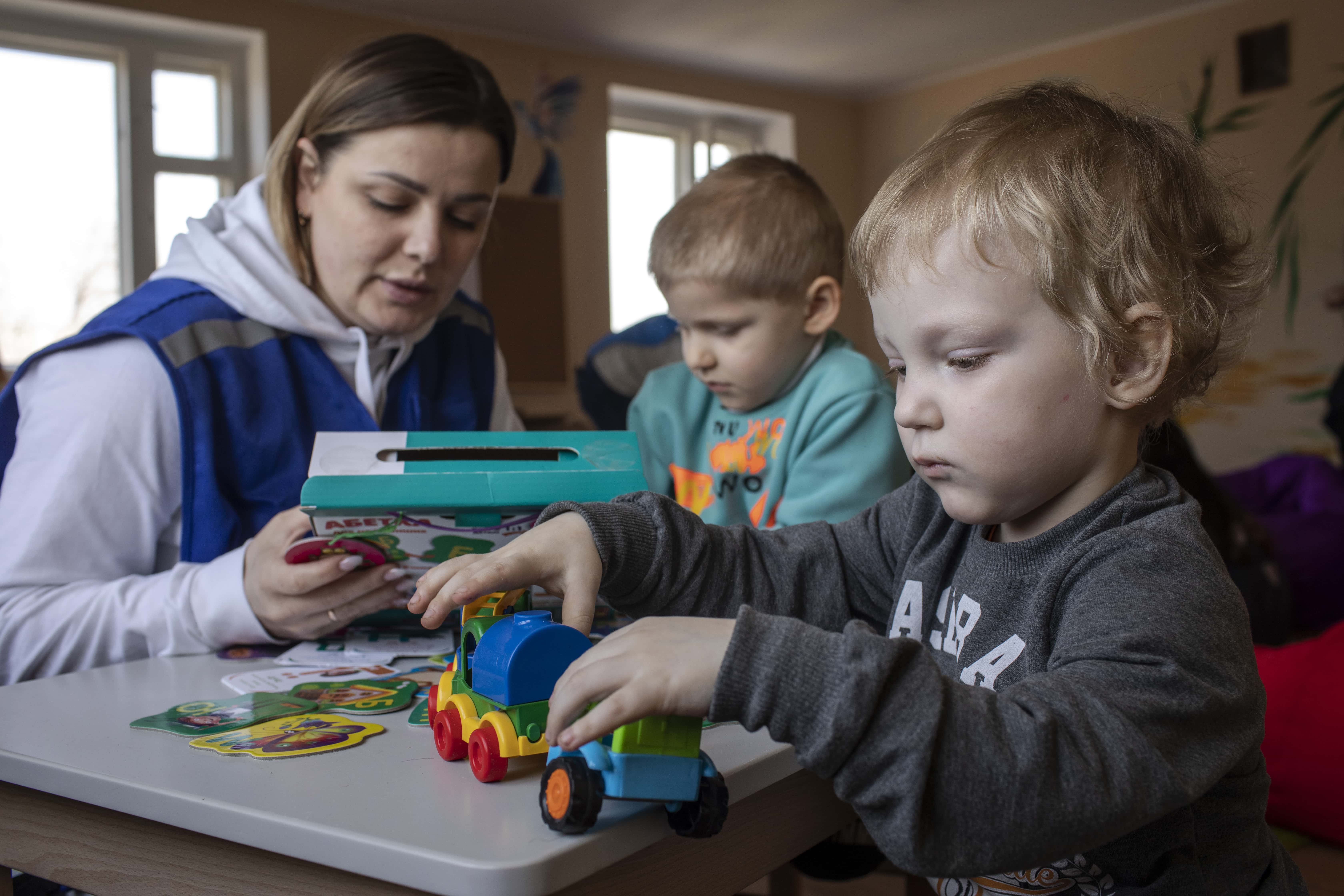 Ukraine. Psychosocial support for adults and children