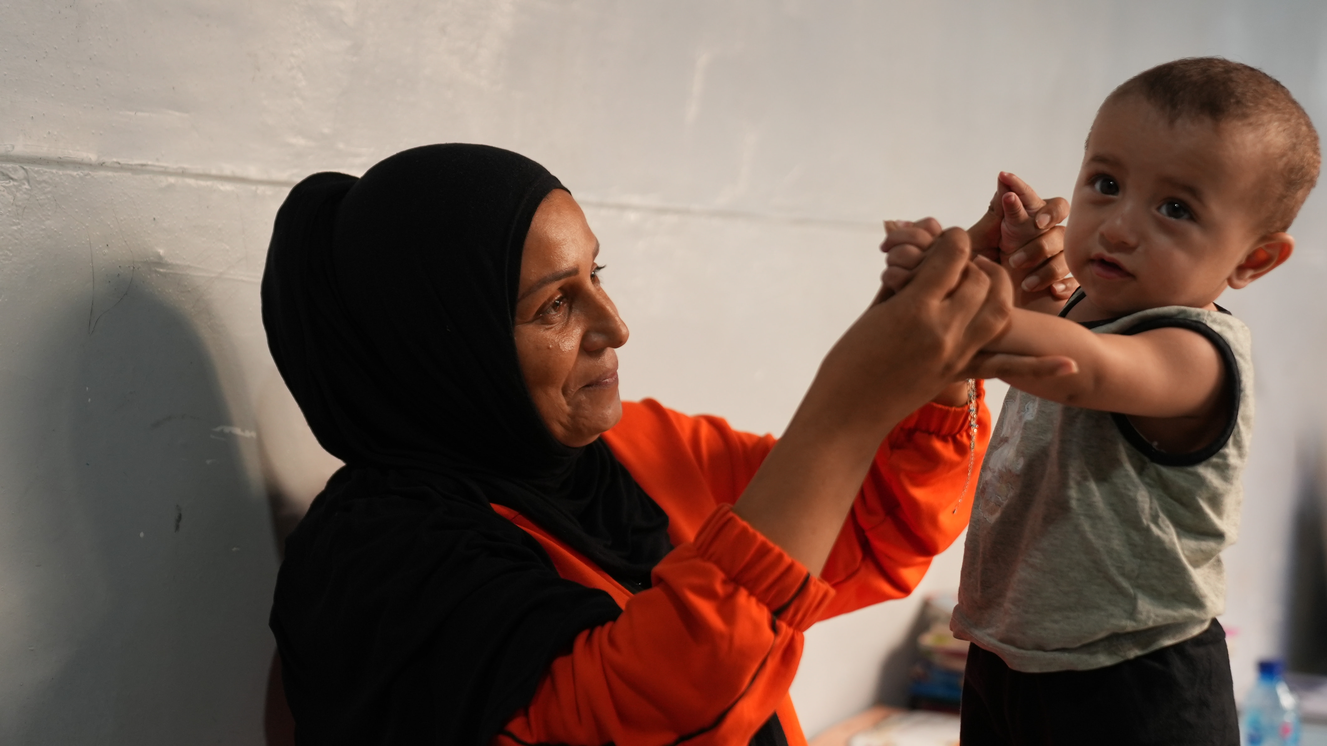 Lebanon_UNHCR-supports-refugees-fleeing