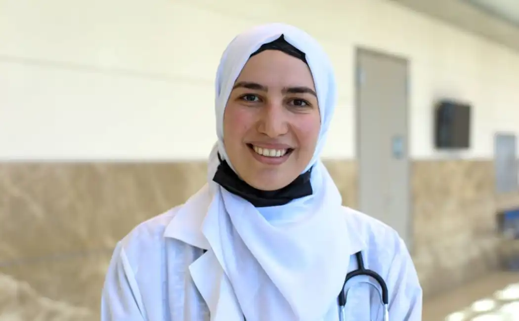 Dr Israa