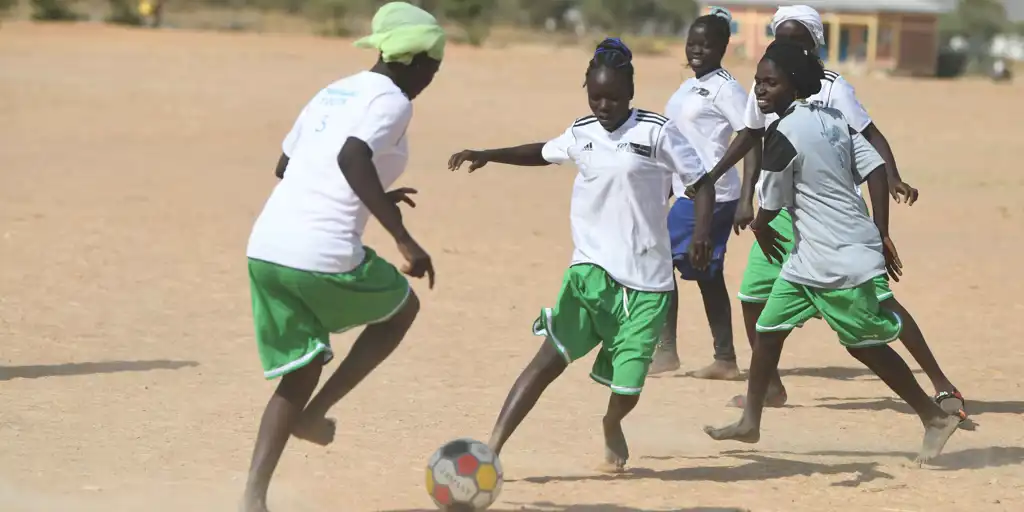 Cameroon_female-refugee-soccer-team
