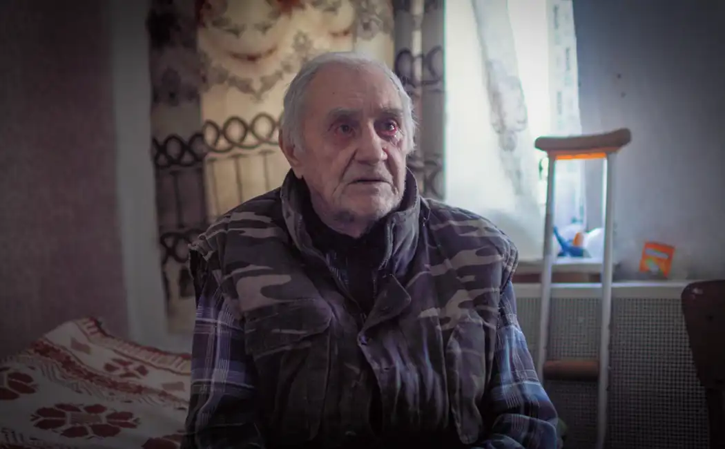 Ukraine_UNHCR-helps-repair-Anton's-home