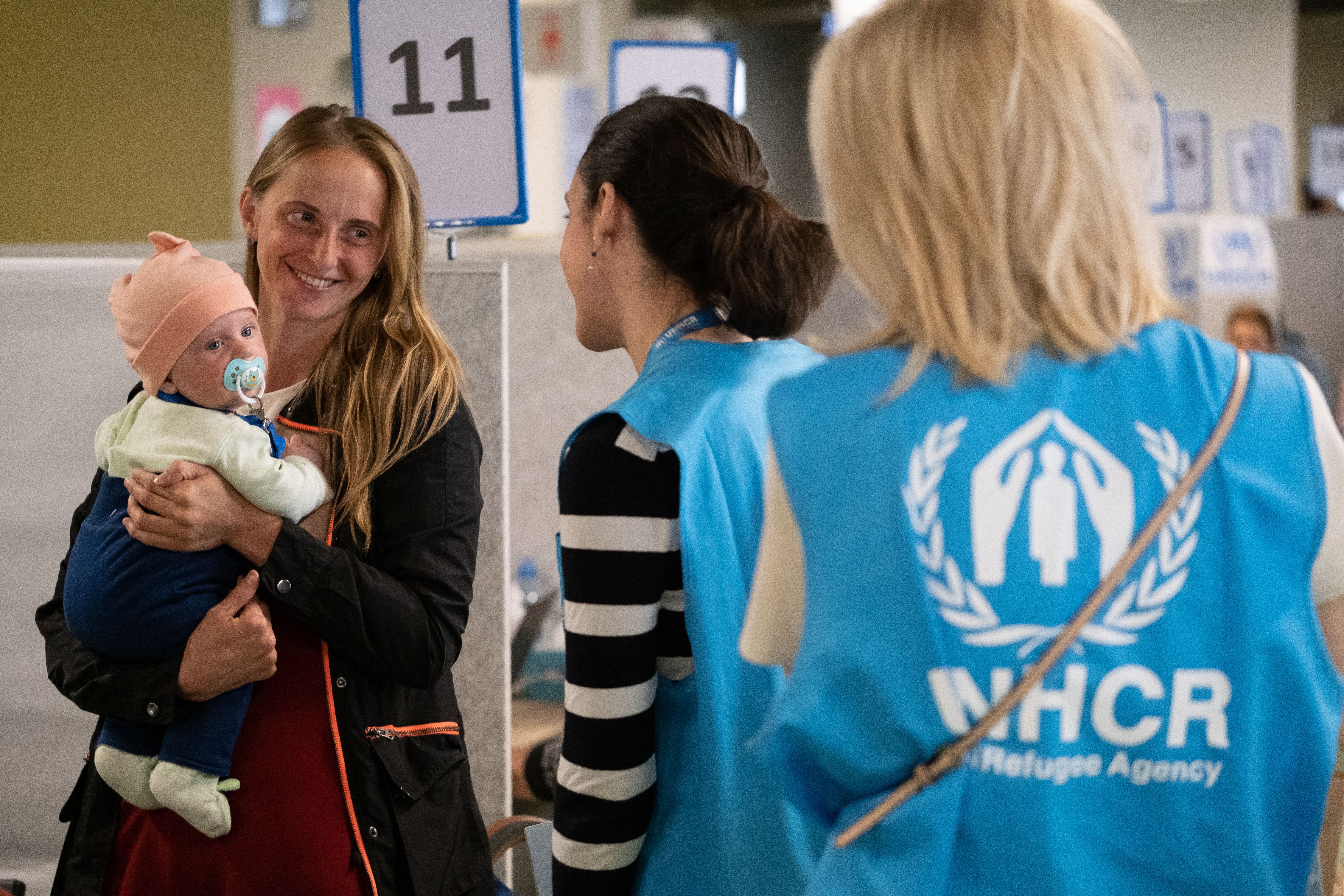 Poland_Refugees-at-UNHCR’s-cash-enrolment-centre-in-Krakow-Tauron-Arena