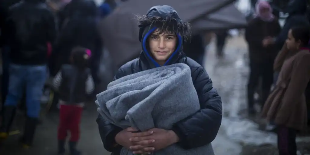 tile_lebanon_child-with-blanket-in-winter
