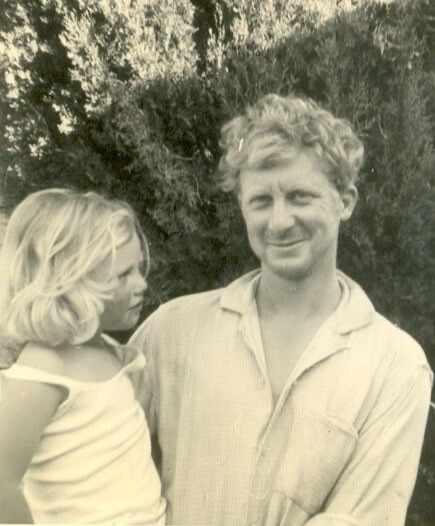 Australia_Sarah-Nielson-with-father-John