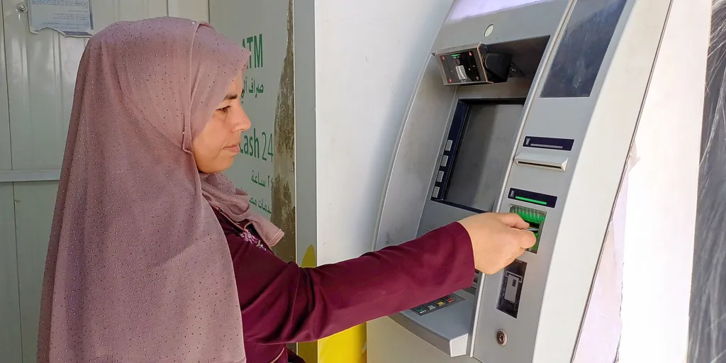 In a collaboration between UNHCR and Cairo Amman Bank, the first ATM was installed in the Zaatari camp to allow refugees to withdraw their financial assistance more easily.
