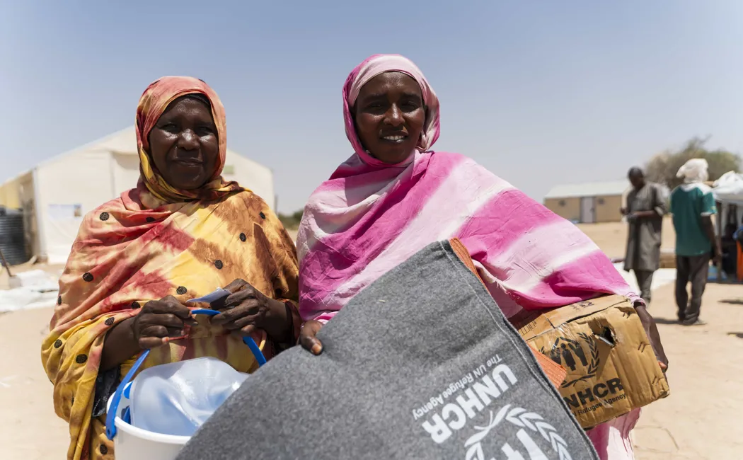 Chad_Sudanese-refugees-receive-relief-items-from-UNHCR