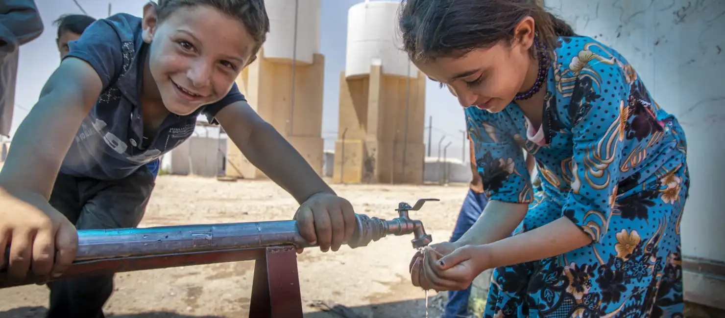 banner_syria_boy-and-girl-with-communal-water-tap
