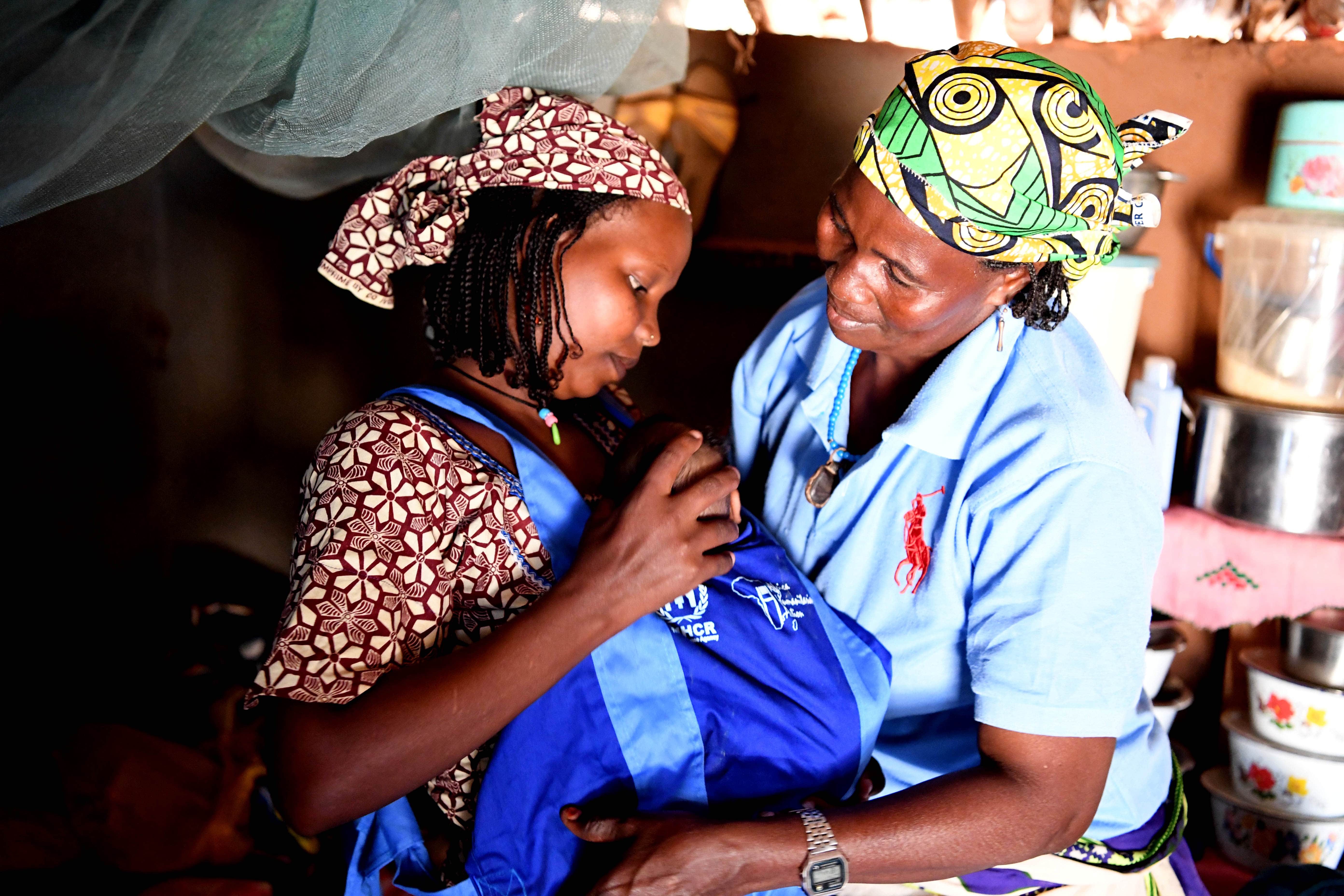 Cameroon A Woman Help Her Daughter In Law With The Kangaroo Scarf