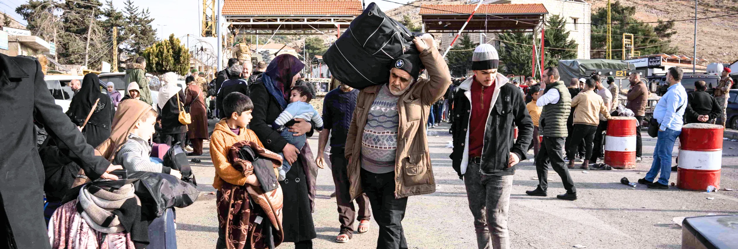 Lebanon. Thousands cross back into Syria through Masnaa border point (1)