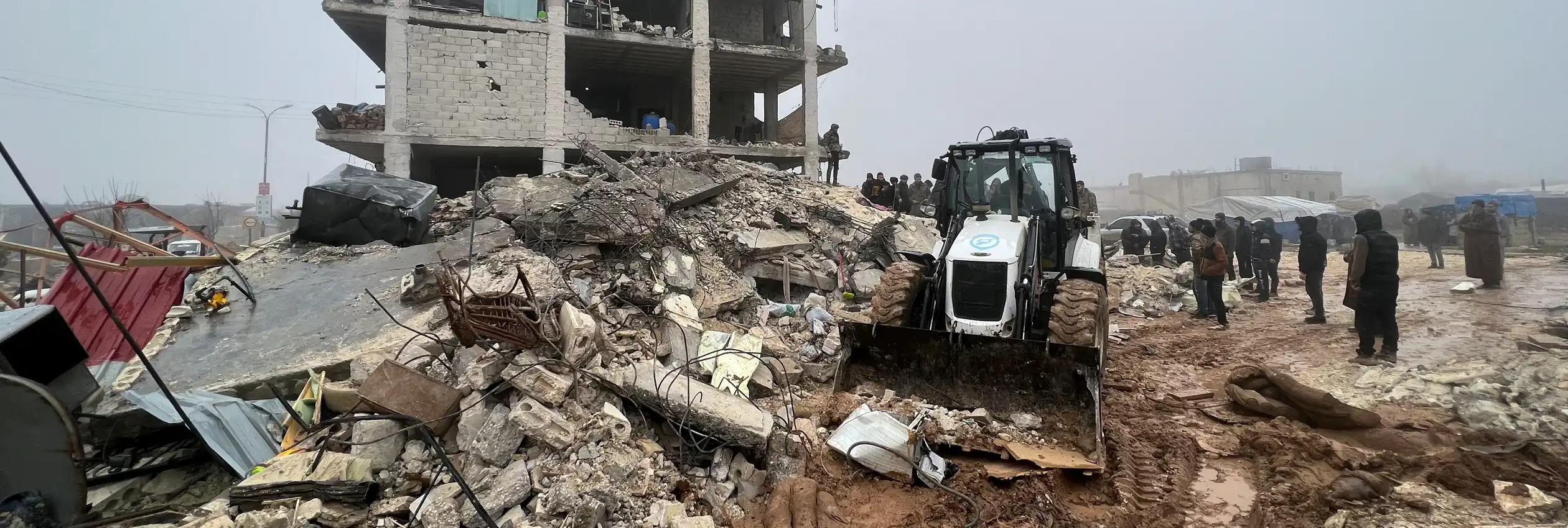 Syria_Earthquake_rescuers search for survivors under the rubble