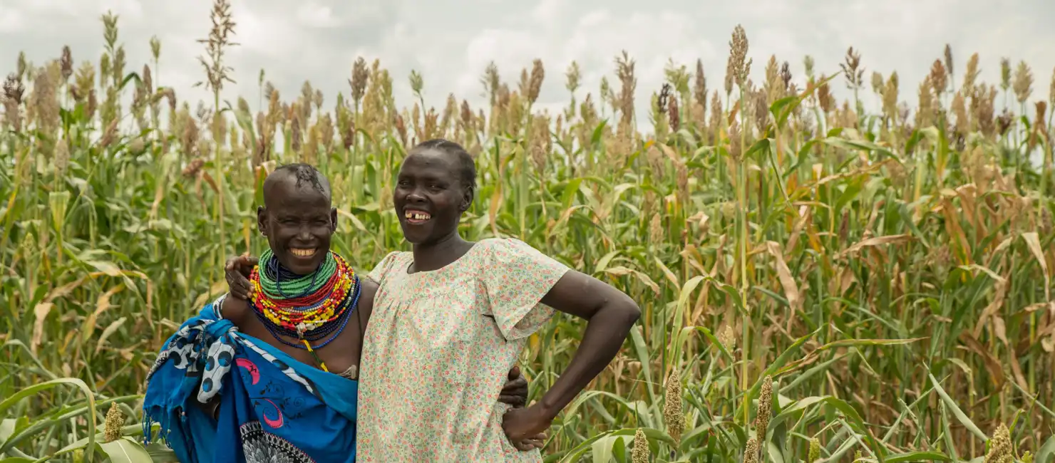 kenya_two-refugees-at-a-agricultural-project