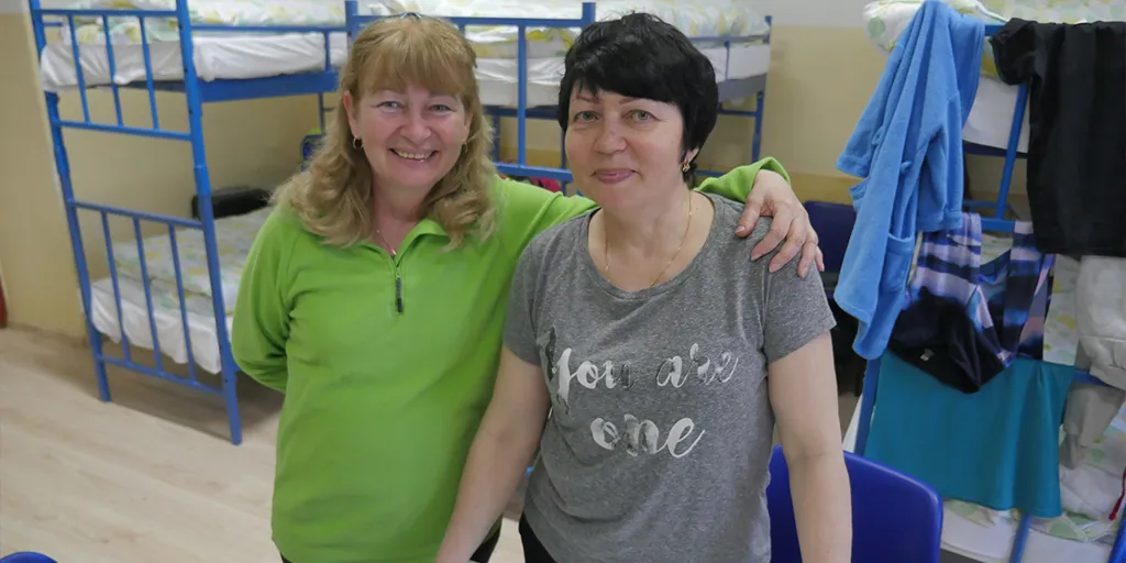 Antonina and Natasha at a hostel for Ukrainian refugees in Prešov, Slovakia. © UNHCR/Balazs Horvath